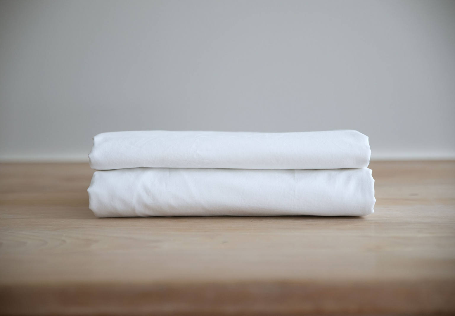 The Easiest And Neatest Way to Fold Fitted Sheets